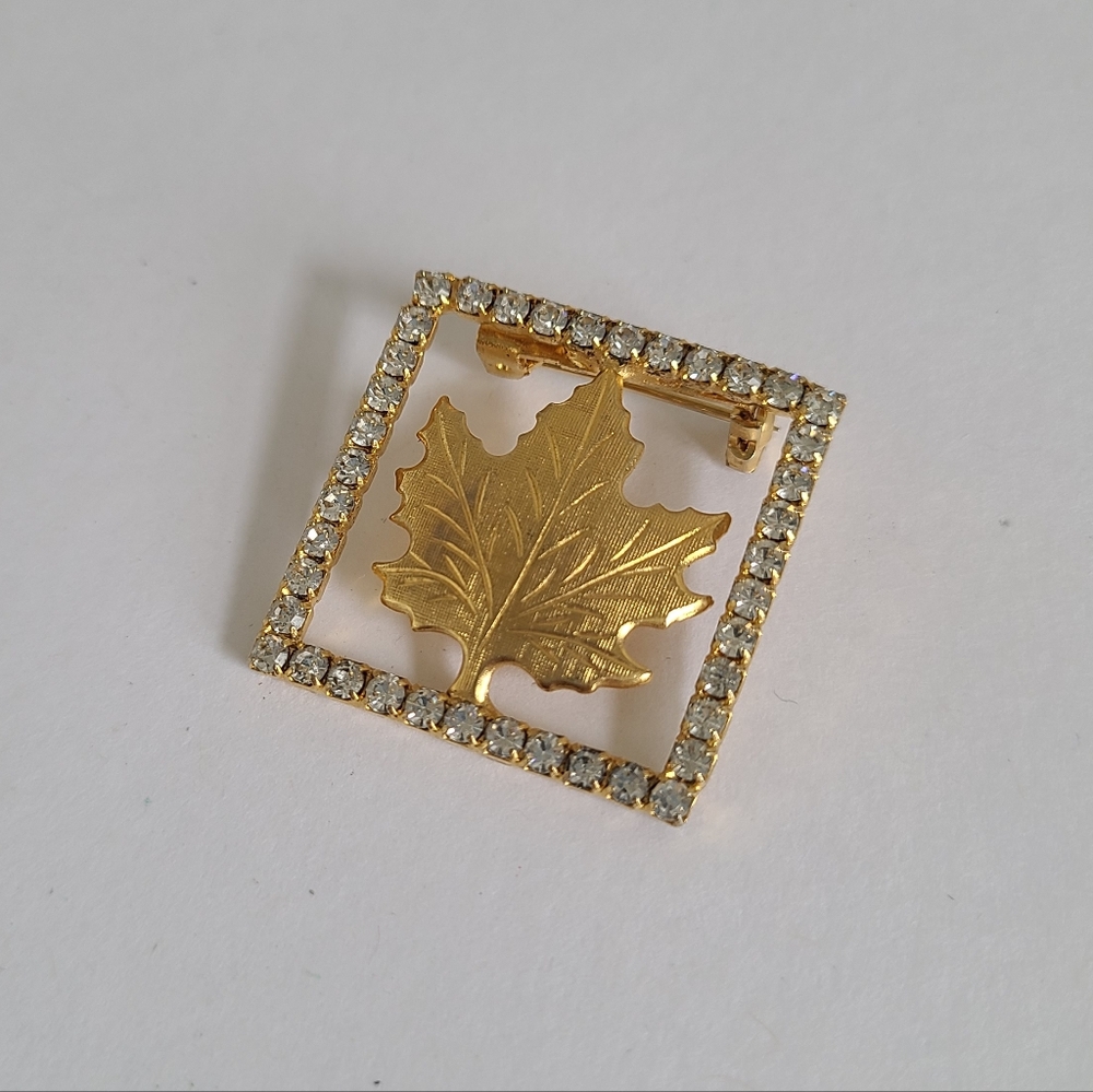 Vintage Gilded Gold Tone Rhinestone Square Canada Maple Leaf Brooch Pin - Picture 2 of 12